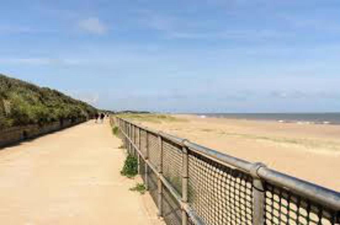 Pet Friendly Holiday Home On Golden Palm Skegness Esterno foto